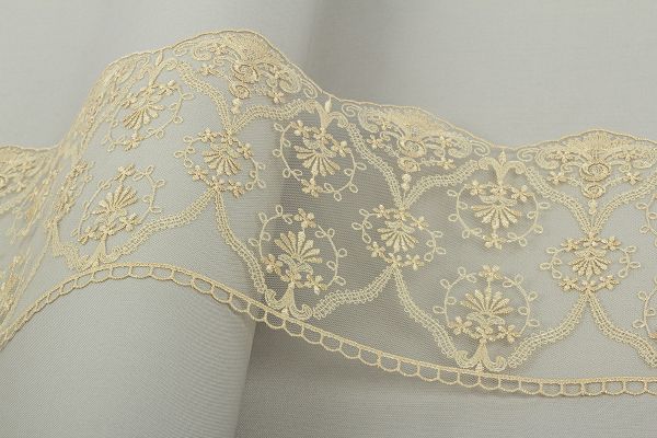 Кружево на сетке широкое 155 мм / 8.8 м, бежевый, Gamma GKM-15502