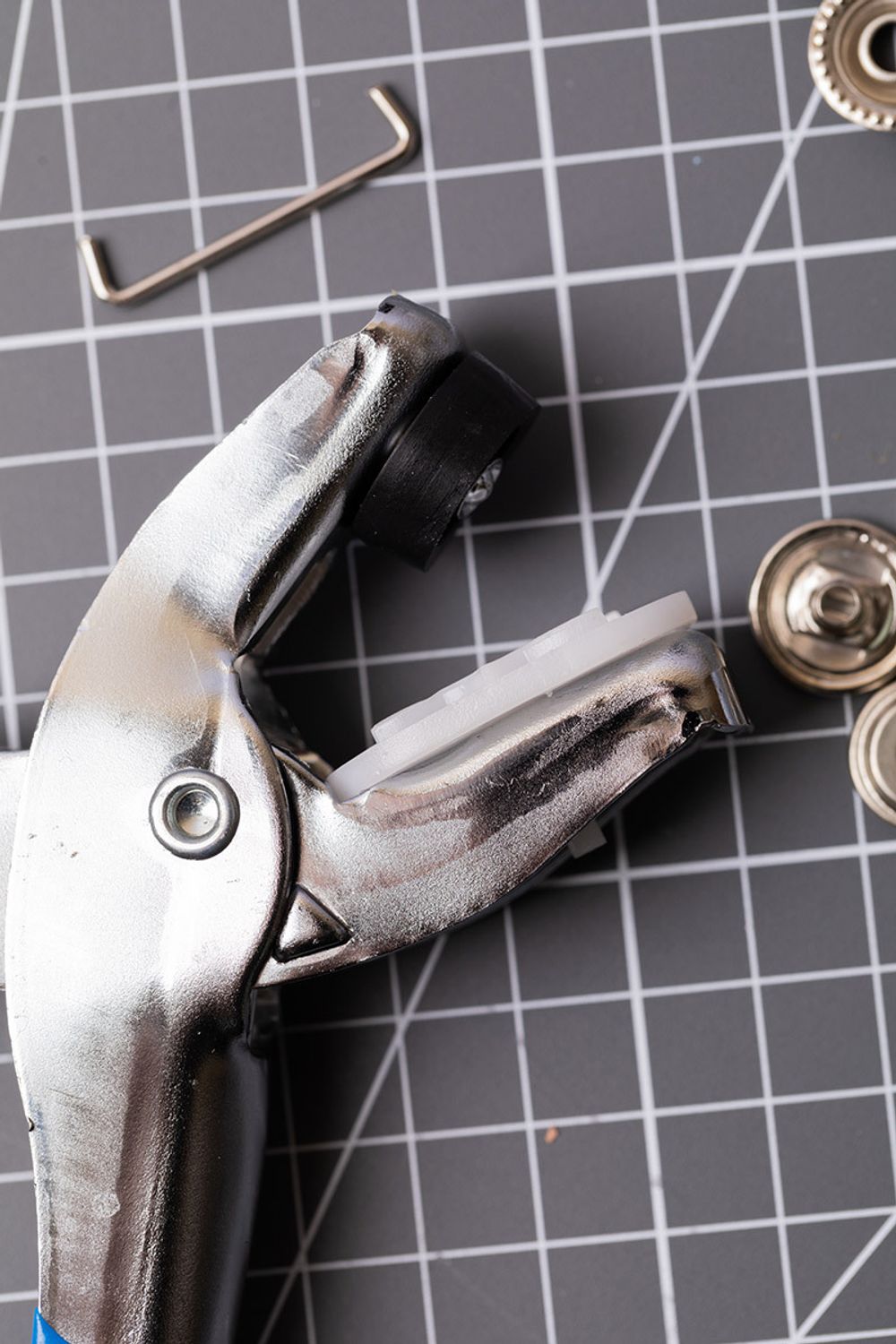 Щипцы для установки металлических кнопок, с кнопками, Micron HT-3