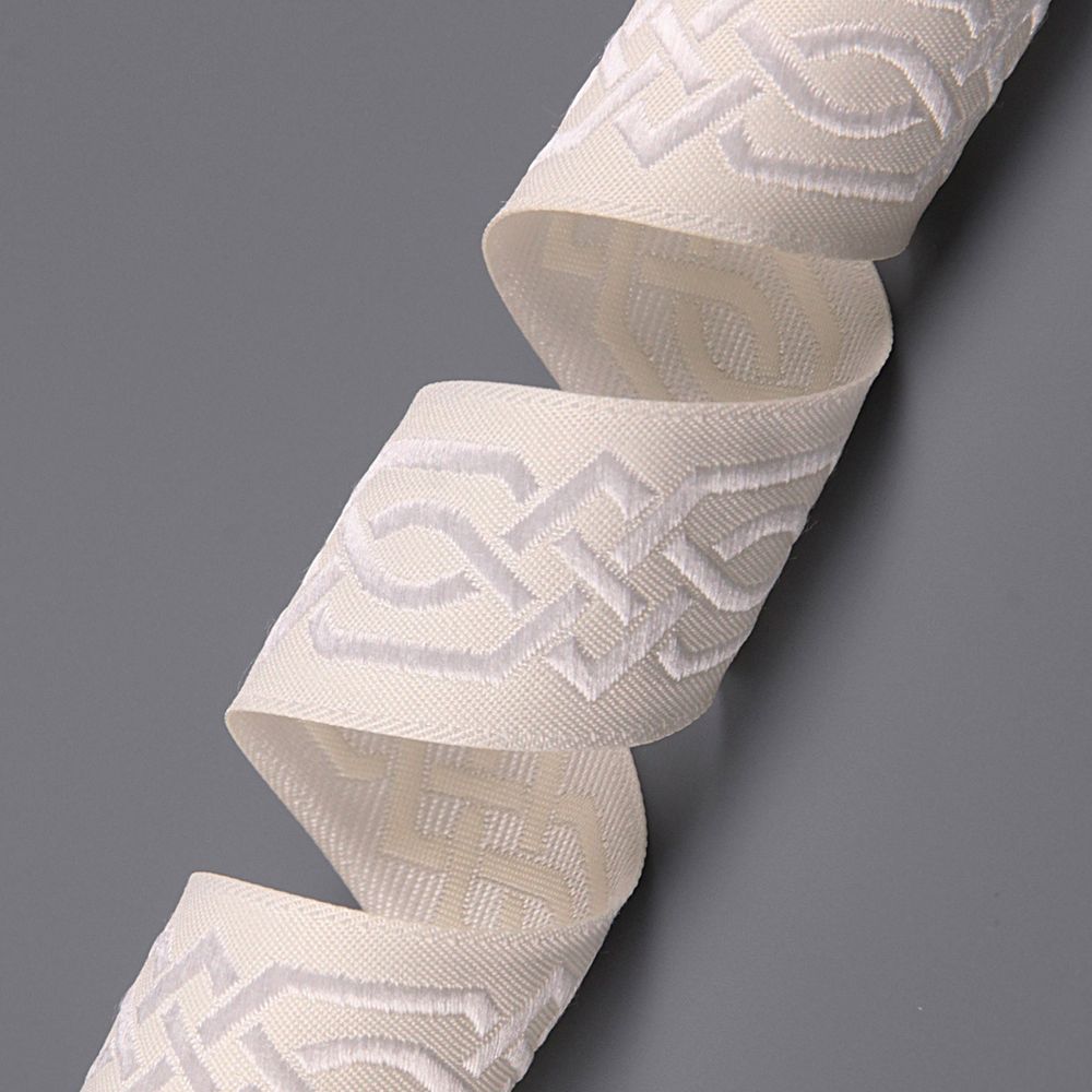 Лента (тесьма) жаккардовая 35.0 мм / 10±0.5 метров, бордюр Кельтский орнамент, 35272 V1 белый