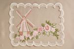 Пришивная кружевная аппликация с цветами и мельницей арт.TY.HTEX.15.2 255х200мм цв.молочный/розовый/зеленый уп.5 шт, Kruzhevo