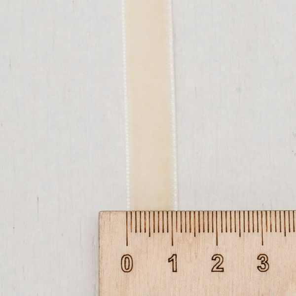 Лента бархатная (тесьма) 12.0 мм / 32.9±2 метров, 0081-1211, 28 сливочный