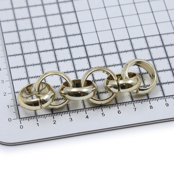 Цепь пластик 10 см, размер звена 24х24 мм, золото