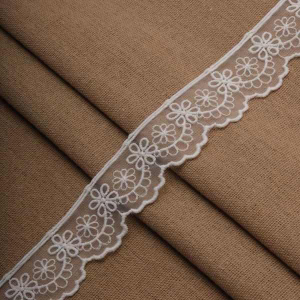 Кружево на сетке 30 мм / 13.7 метров, белый, 3AR1247