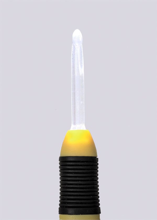 Крючок для вязания с подсветкой пластик ⌀5.0 мм, 15.6 см, желтый, Gamma CH-LD