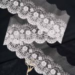 Кружево на сетке 105 мм / 13.72 метра, белый, 3AR3490