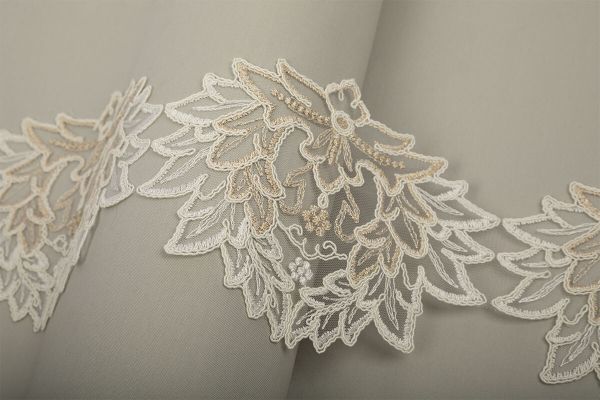 Кружево на сетке широкое 135 мм / 11 м, кремовый, Gamma GFLM-24134