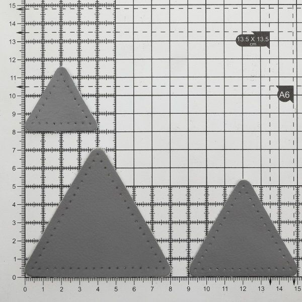 Набор заплаток пришивных из кожи, треугольник равностор. 4, 6 и 8см, с перфорацией, 3 шт (07 серый), 9406