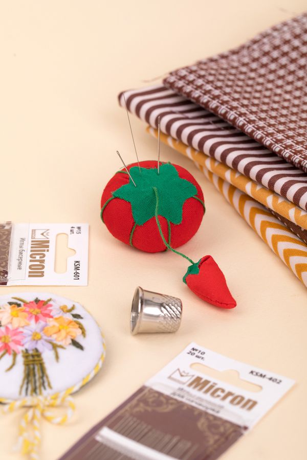 Подушечка для игл Помидор 4 см, красный, Gamma ТОМ-4