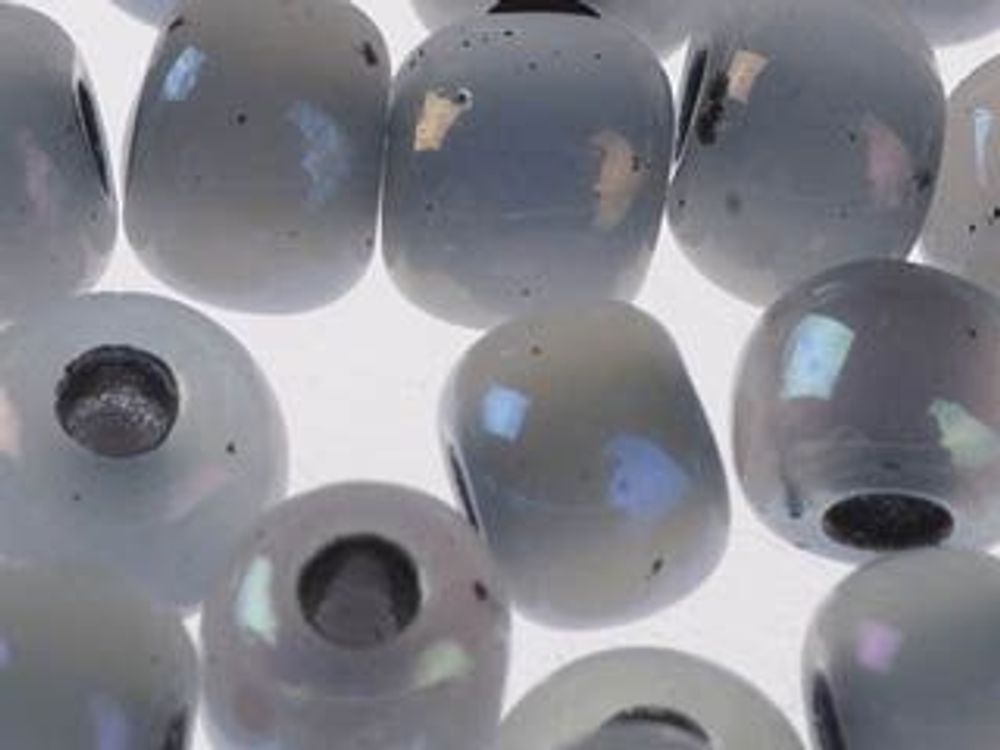 Бисер Preciosa полупрозрачный жемчужный, цветной центр 10/0 (2.3 мм), 1х50г, цв. 57549