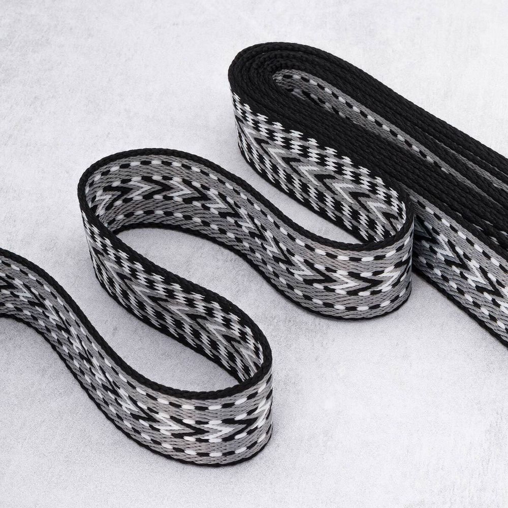 Стропа (ременная лента) 38 мм / 3 метра, [41.33 г/пог.м], с принтом, T0809 серый/белый/черный, 3Al362