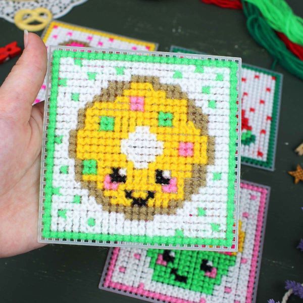 Набор для вышивания нитками МП Студия, на пластиковой канве Весёлые сладости 10,6х10,6см - 4 шт