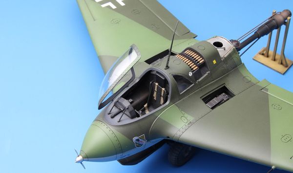 Модель сборная: самолет /РП/, Messerschmitt Me163B Komet Rocket-Powered Interceptor 1/32, Meng QS-001