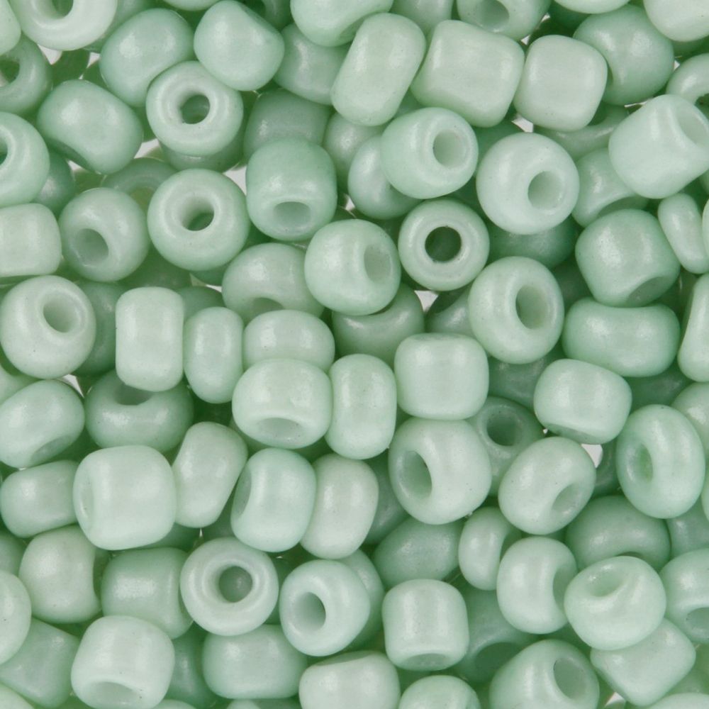 Бисер Zlatka 8/0 (2.9 мм), 100 г (10х10 г), №0973 св.зеленый, GR