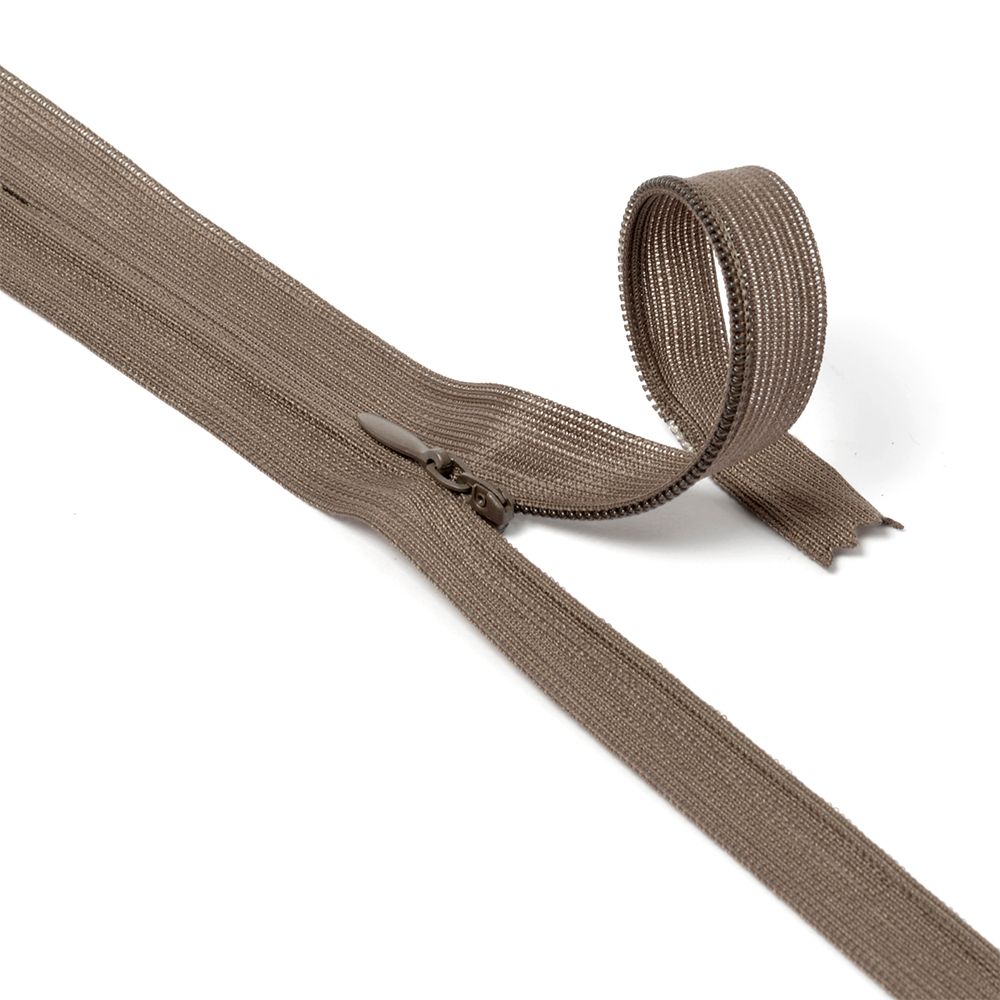 Молния потайная (скрытая) Т3 (3 мм) 1 зам., н/раз., 20 см, цв.F301 кофе уп.50 шт Молния потайная (скрытая) Т3 (3 мм) 1 зам., н/раз., 20 см, цв.F301 кофе уп.50 шт