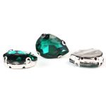 Хрустальные стразы в цапах формы капля, изумрудный 13х18 мм, 3 шт., АЦ009НН1318