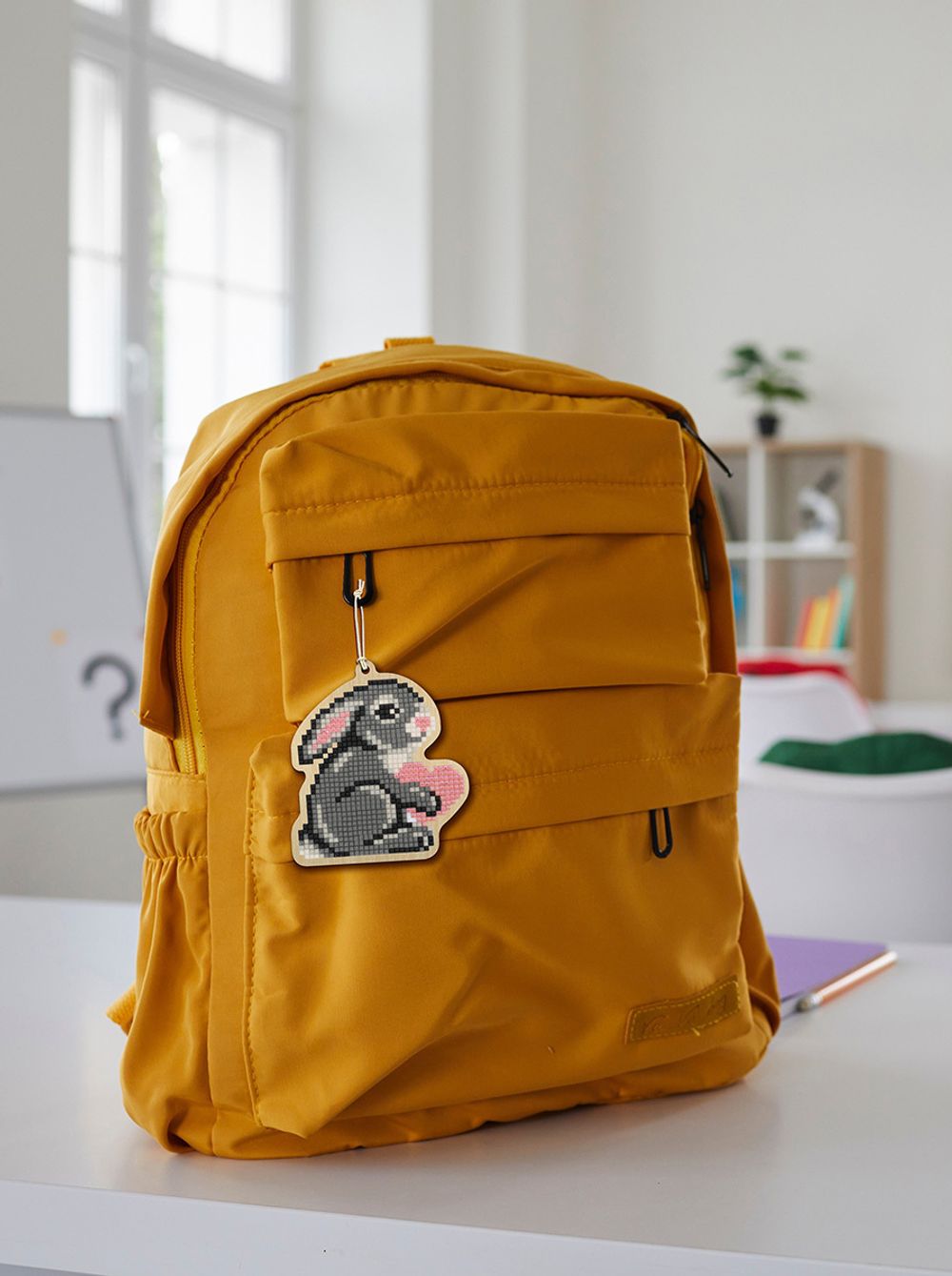 Алмазная (кристальная) мозаика Фрея, подвеска Кролик, 8.5х9.5 см