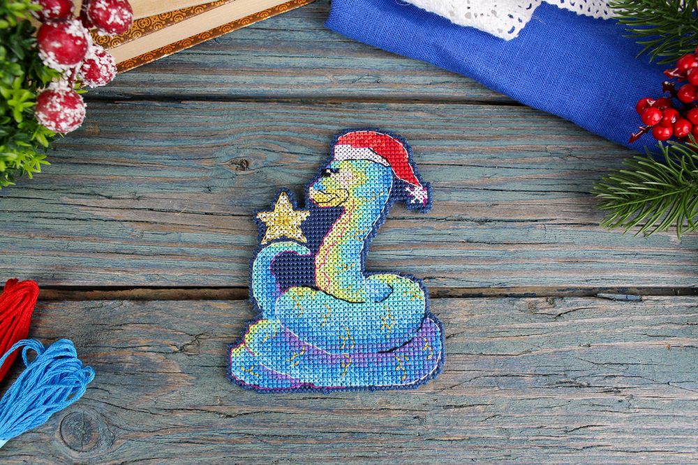 Набор для вышивания нитками МП Студия Р-1141, Змейка на удачу, 11х9 см