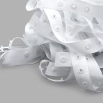 Кнопки пластиковые на тесьме (кн. ⌀8мм, тесьма 18мм, шаг 17 мм), 1/42 по 3, цв. белый, 10 м