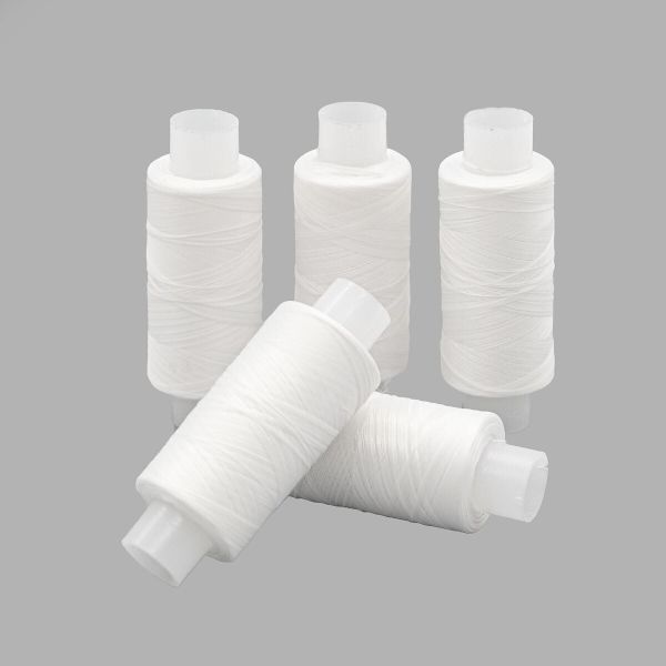 Нитки оверлочные 300м, цв.белые 5 штук