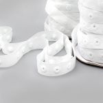 Кнопки пластиковые на тесьме (кн. ⌀8мм, тесьма 18мм, шаг 17 мм по, 3 шт, шаг 30 мм), цв.белый, 45.7м