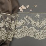 Кружево на сетке (жесткая матовая нить) 130 мм, диз.BL.40466, цв.бежевый уп.13.71м, Kruzhevo