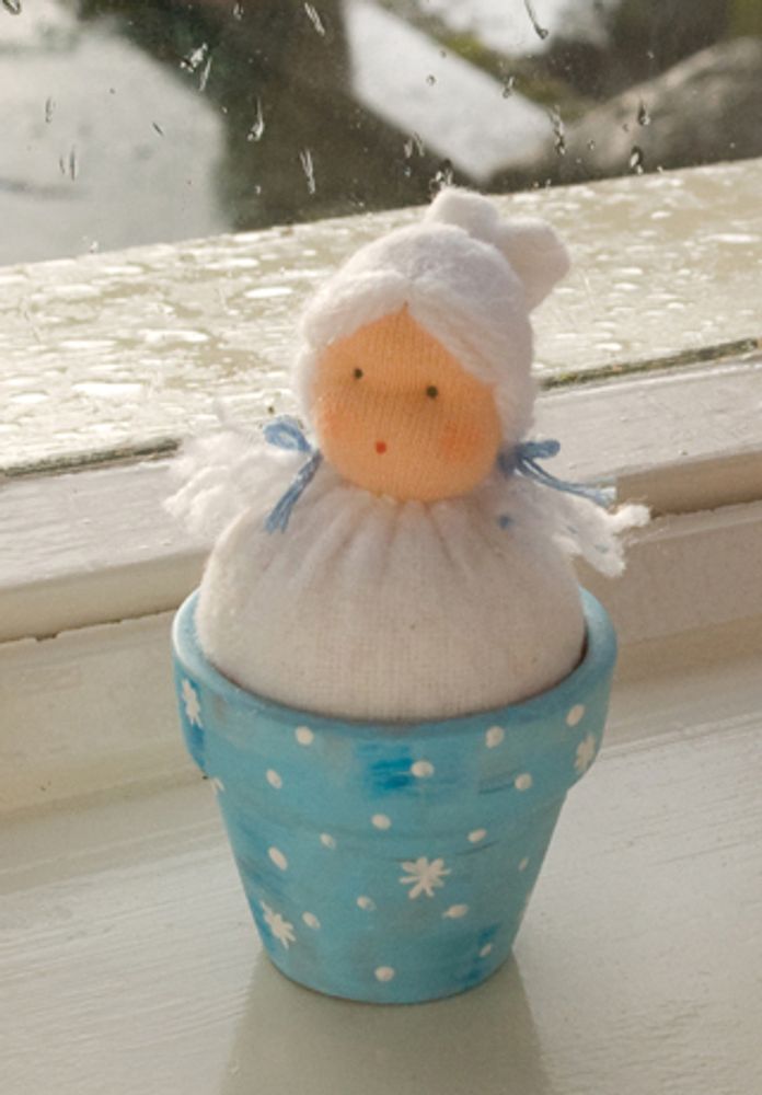 Набор для шитья вальдорфской куклы &quot;Девочка-снежок в горшочке&quot;, De Witte Engel, A60500