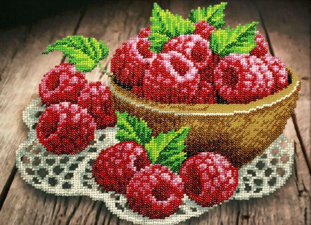 Набор для вышивания бисером Паутинка, Ягодка Малинка 28х20 см