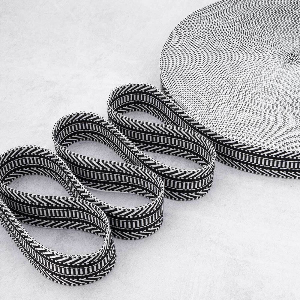 Стропа (ременная лента) 38 мм / 45.72 метра, [38.82 г/пог.м], с принтом 2-сторонняя, T070 черный/белый, 3Al352