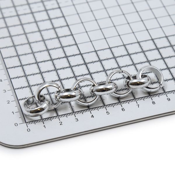 Цепь пластик 10 см, размер звена 18х18 мм, серебро