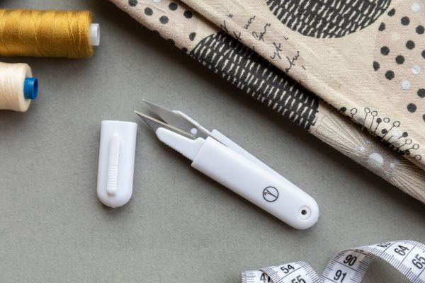 Ножницы снипперы для обрезки нитей 11.3 см, с защитным колпачком, Gamma CUS-011