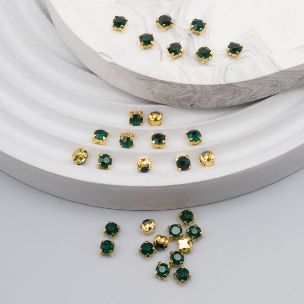 Хрустальные стразы в цапах круглые (золото) изумруд 4х4мм, 29-30 шт/упак Astra&Craft, ЗЦ016НН44