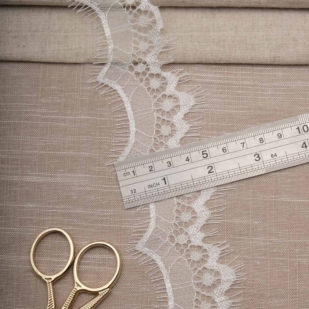 Кружево шантильи (реснички) на сетке 60 мм / 30 метров, белый, 3AR1279