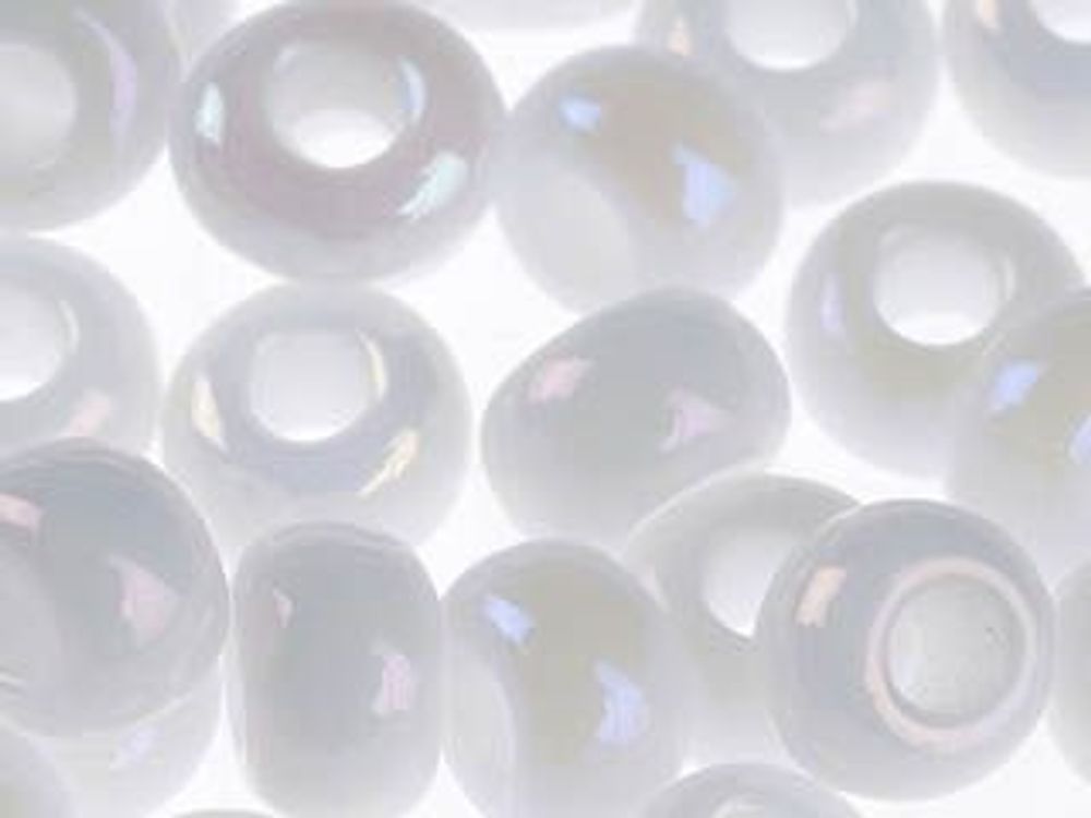 Бисер Preciosa 10/0 (2.3 мм), 1х50 г, непрозрачный с радужным покрытием, цв. 46205