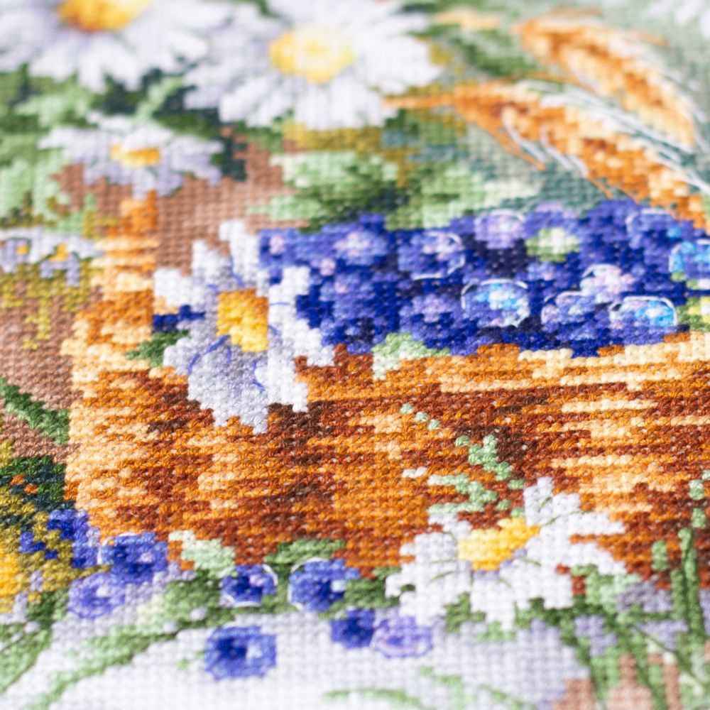 Набор для вышивания нитками Чудесная игла Premium 310-230, Черничное лукошко, 32х40 см