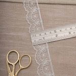 Кружево на сетке 30 мм / 13.7 метров, белый, 3AR1247