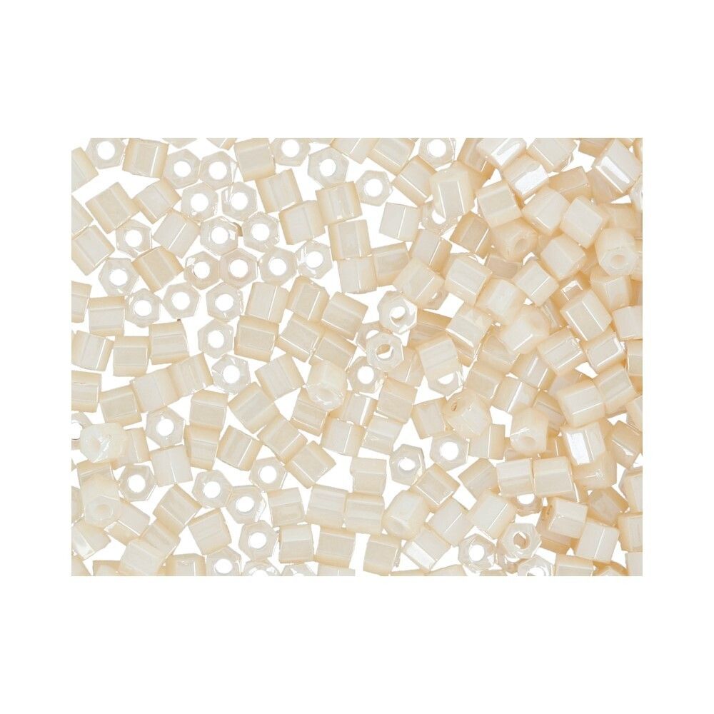 Бисер Toho 11/0 Hexagon 3 (2.2 мм), 5х5 г, 0123 кремовый/перл