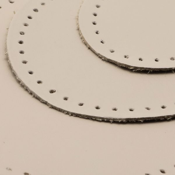 Набор заплаток пришивных из кожи, овал 4х5,5см, 6х8,2см, 8х10,9см, с перфорацией, 3 шт (06 бежевый), 9404