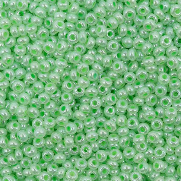 Бисер Preciosa 10/0 (2.3 мм), 500 г, эффект алебастра, круг.отв., (37154) 331-19001-10/0