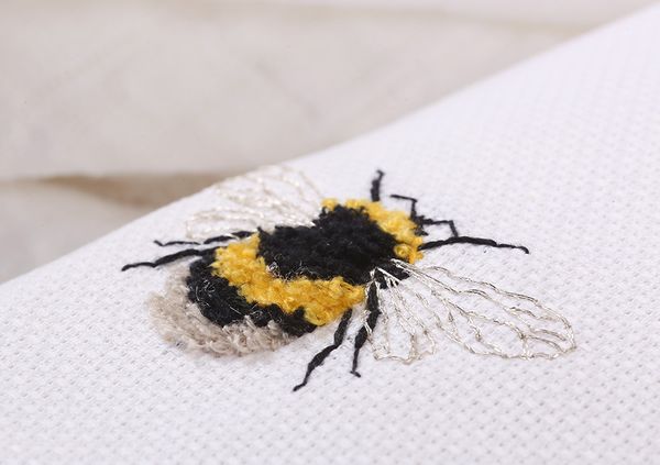 Набор для вышивания нитками Klart, Шмель, 9х6,5 см