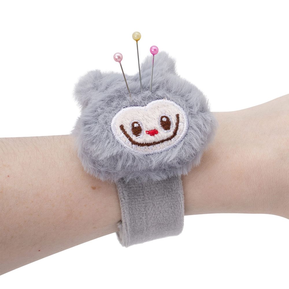 Браслет игольница монстрик серый 24 см