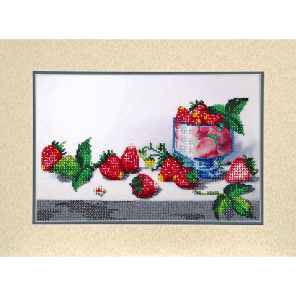Набор для вышивания бисером Hobby&Pro, Клубника, 30х20 см