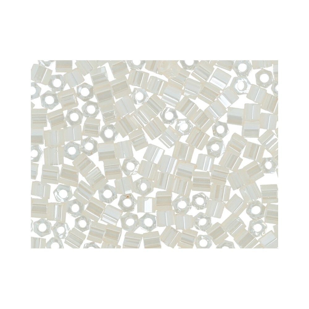 Бисер Toho 11/0 Hexagon 3 (2.2 мм), 5х5 г, 0147 св.молочный/перл
