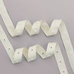 Кнопки пластиковые на тесьме (кн. ⌀ 7мм, тесьма 18 мм, шаг 1.7 см), цв.молочный, 45.7м