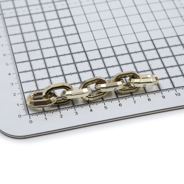 Цепь пластик 10 см, размер звена 23х15 мм (золото) 6815