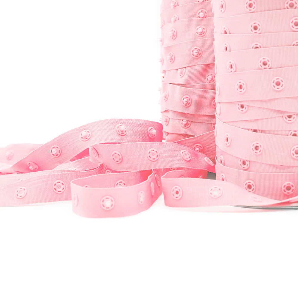 Кнопки пластиковые на тесьме (кн. ⌀ 7мм, тесьма 18 мм, шаг 1.7 см), цв.св.розовый, 45.7м