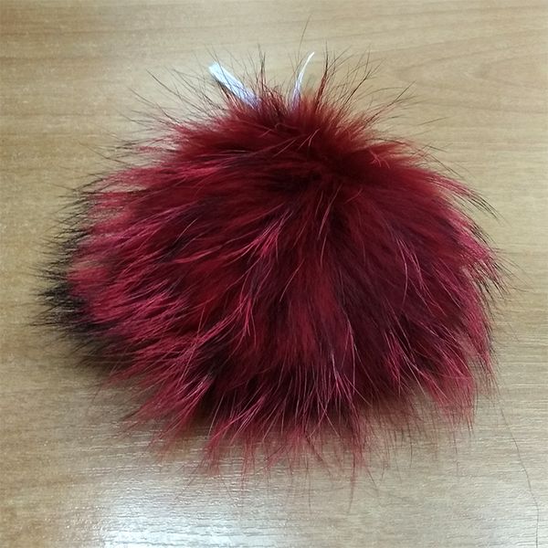 Помпон из натурального меха 180-200 мм, енот, RUS.PNE16, т.красный А