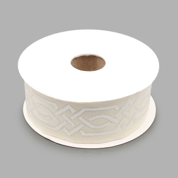 Лента (тесьма) жаккардовая 35.0 мм / 10±0.5 метров, бордюр Кельтский орнамент, 35272 V1 белый