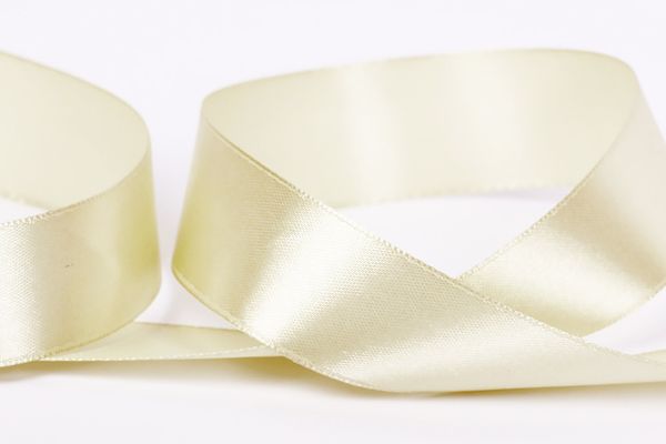 Лента атласная 1-сторонняя 25.0 мм / 33±2 метра, №009 св.желтый, в термоплёнке, Gamma