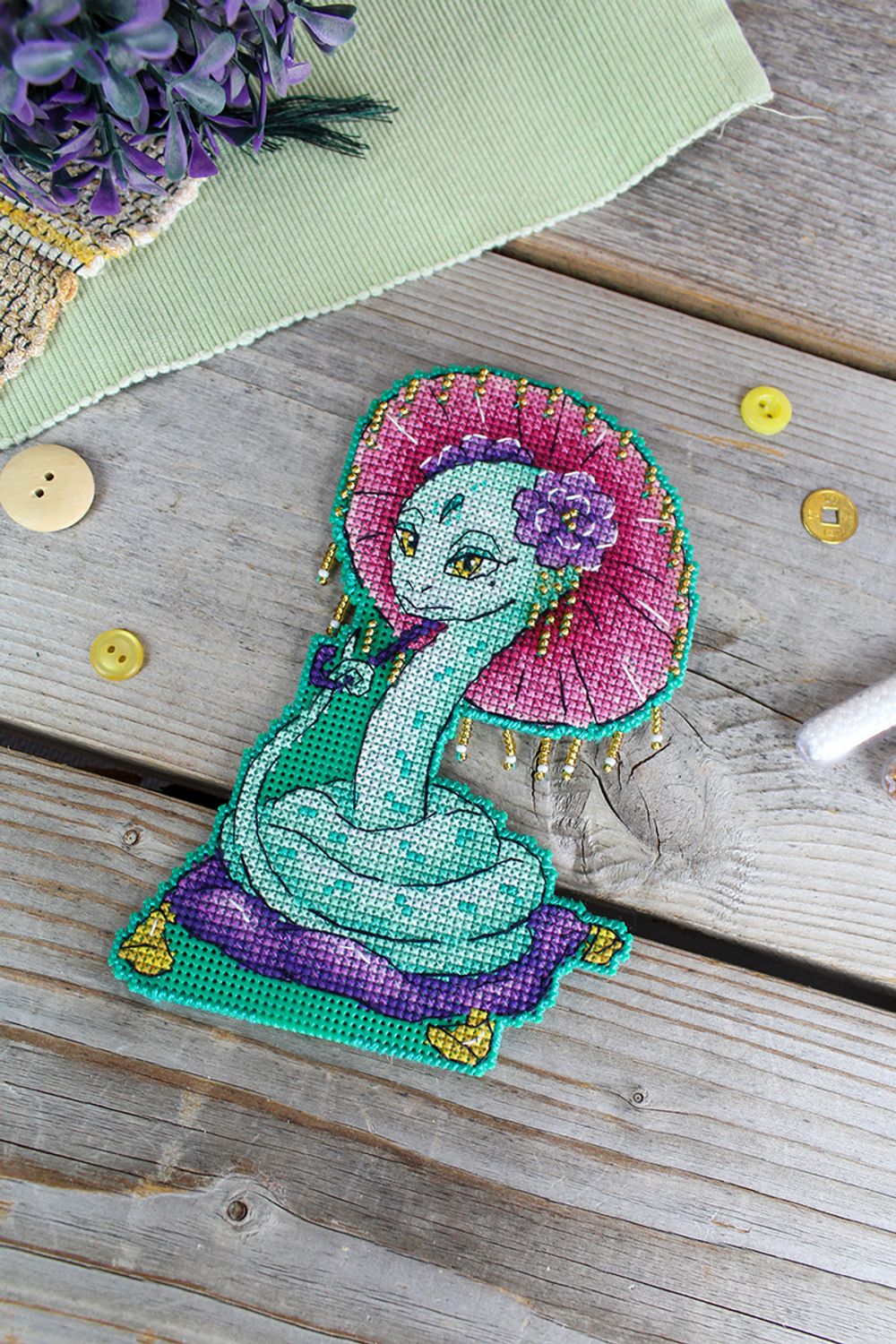 Набор для вышивания нитками МП Студия Р-1143, Нарядная змейка, 15х10 см