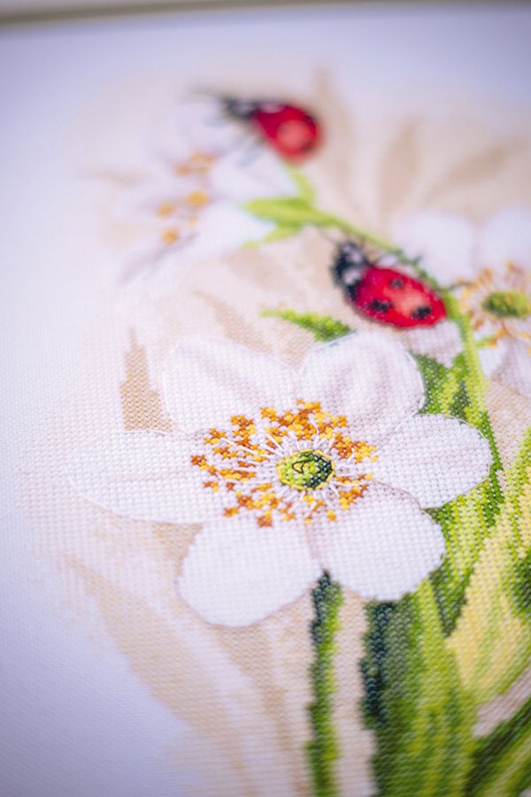 Набор для вышивания нитками Lanarte, Парад божьей коровки, 22х33 см